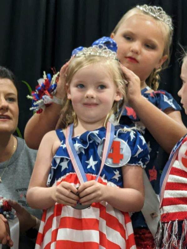 Crowning a Little Miss Boone winner